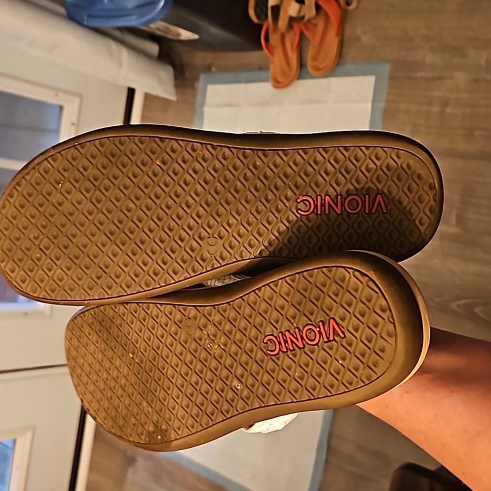 EUC Vionic flops size 9 - Picture 6 of 6